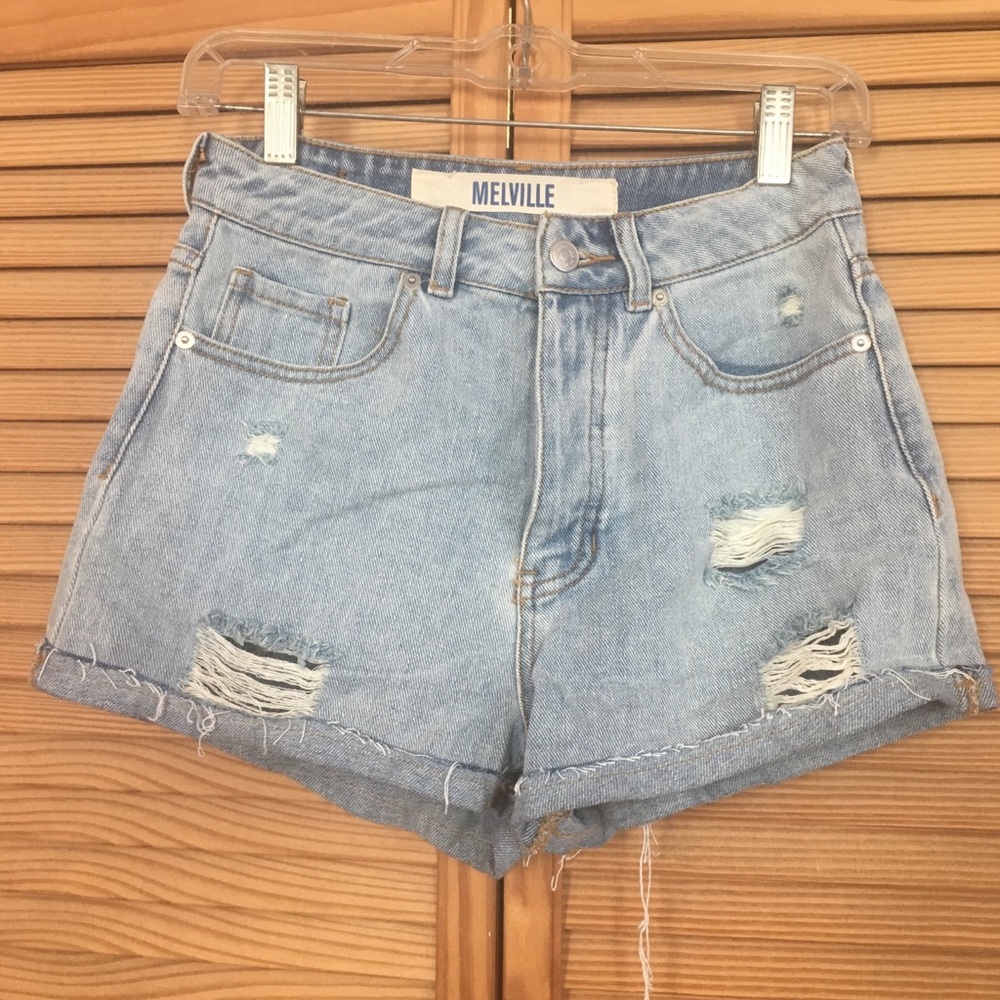 BRANDY MELVILLE Light wash denim shorts